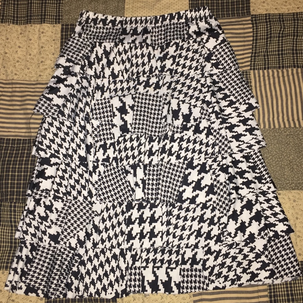 Girls Size 6 Layered Ruffle Skirt Nuggles